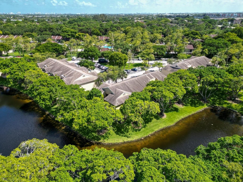 Waters Edge At Deerfield - Residential