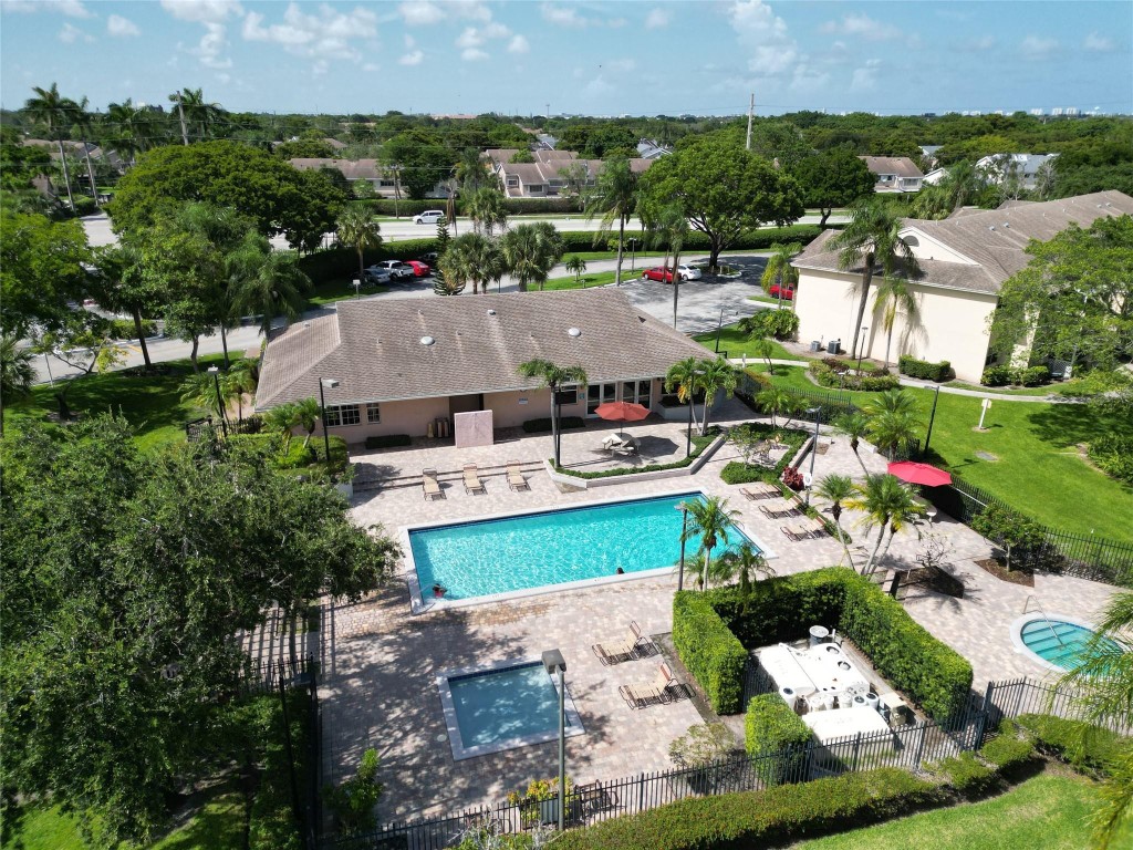 Waters Edge At Deerfield - Residential