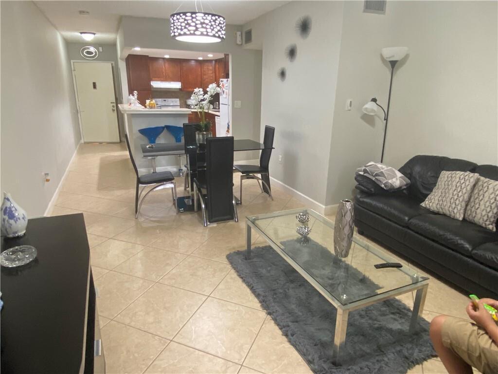 HERITAGE CIRCLE CONDO - Residential