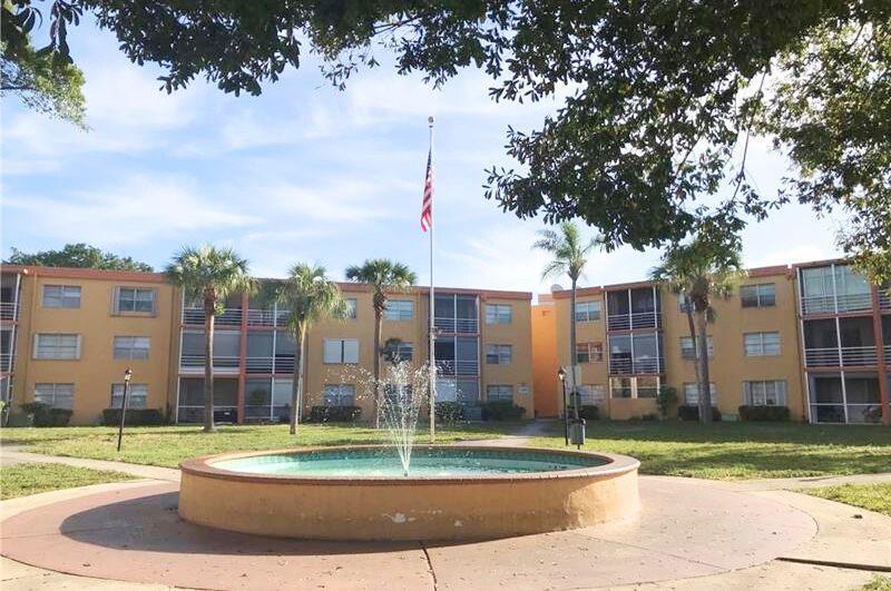 HERITAGE CIRCLE CONDO - Residential