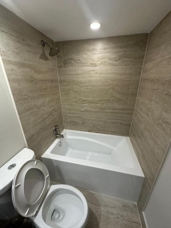 4374 NW 9th Avenue 17-3b