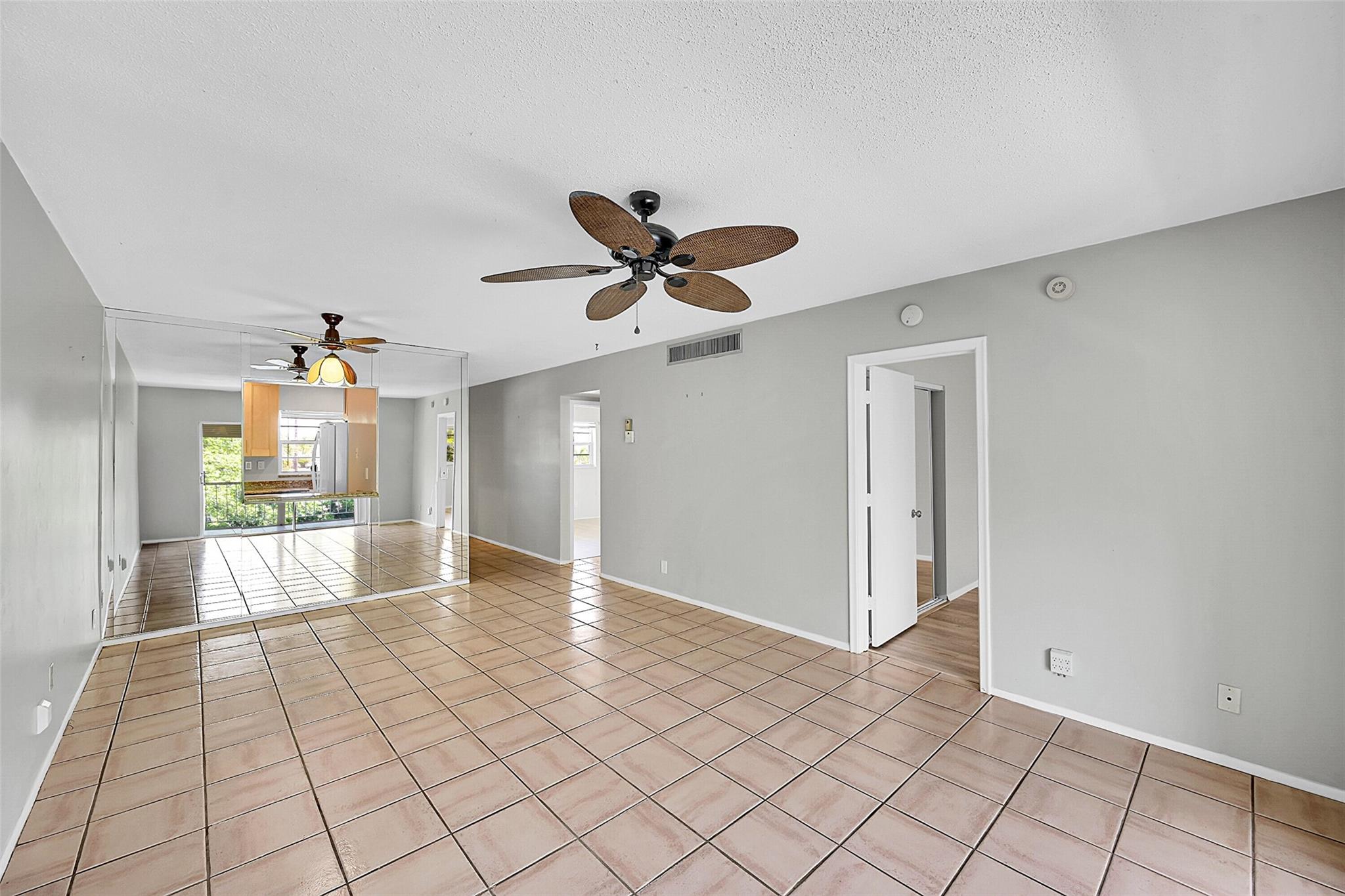 1400 NE 55 St 208