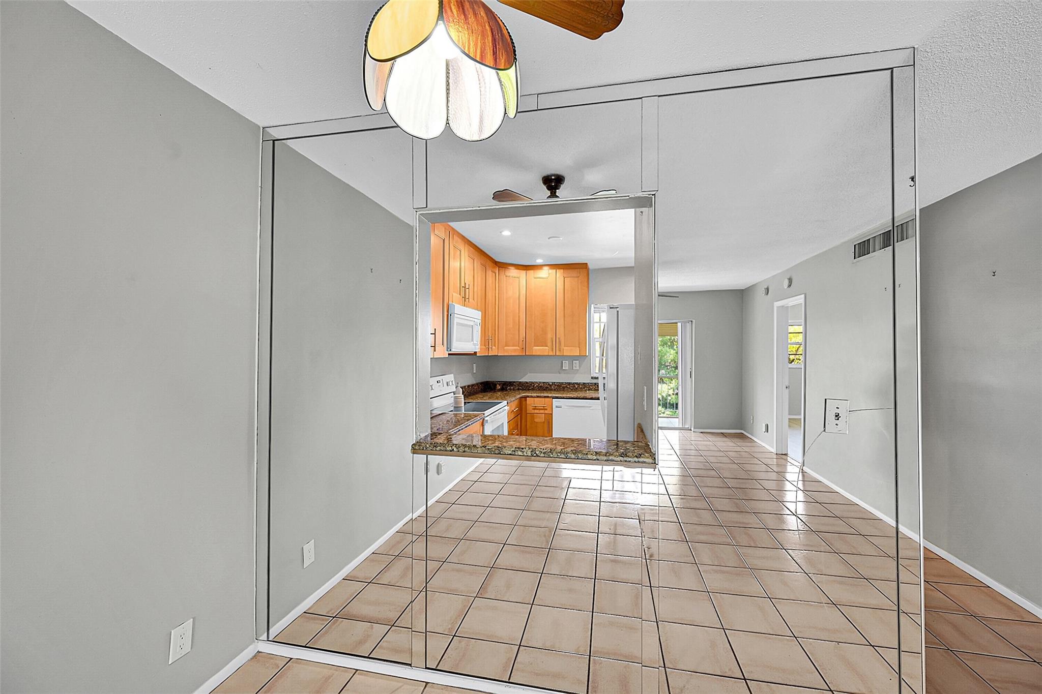 1400 NE 55 St 208