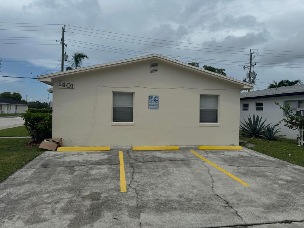 Photo of 1401 N J Street #A, Lake Worth Beach, FL 33460 (MLS # B26026922)