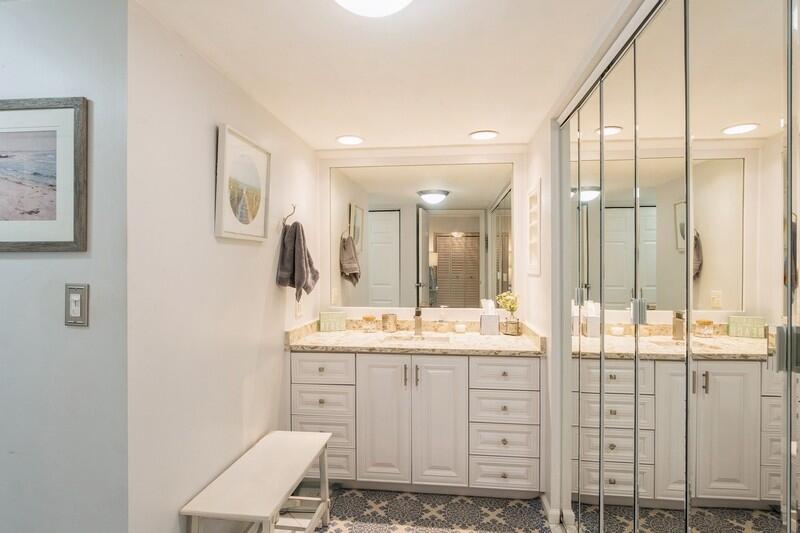 JUPITER OCEAN AND RACQUET CLUB ONE CONDO AND MIDRI - Residential