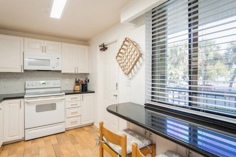 JUPITER OCEAN AND RACQUET CLUB ONE CONDO AND MIDRI - Residential