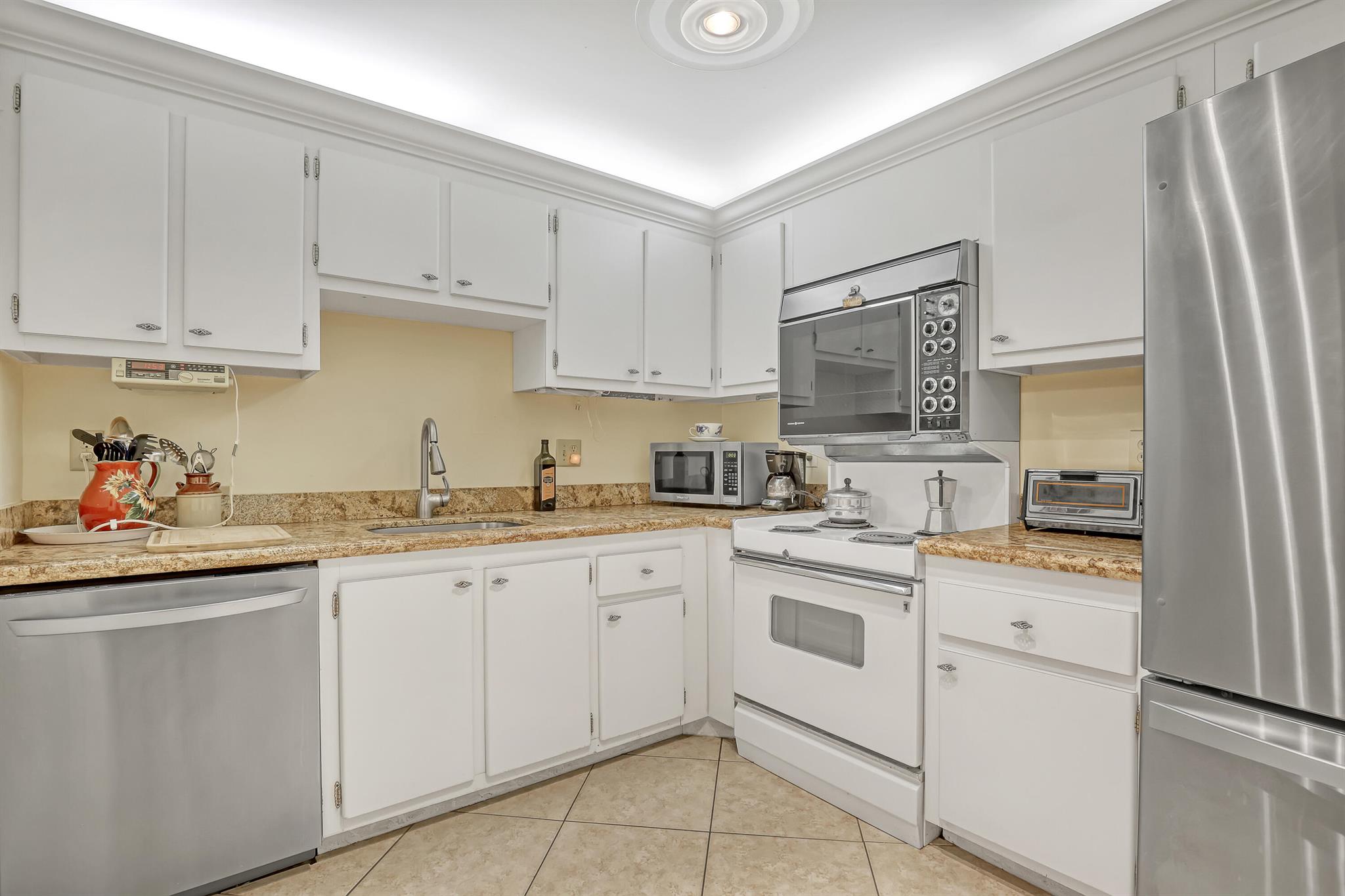 MAYFAIR LAKE - Residential Lease