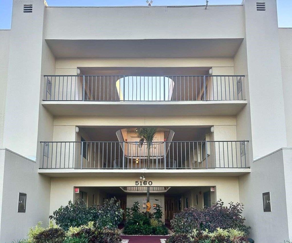 Photo of 5160 Las Verdes Circle #103, Delray Beach, FL 33484 (MLS # F10550085)