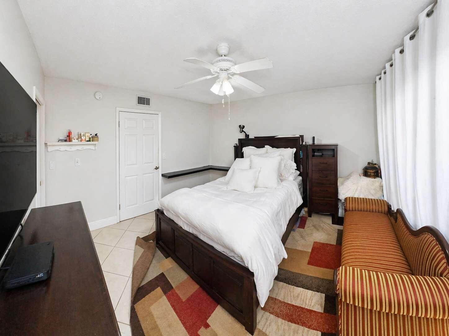 5160 Las Verdes Circle 103