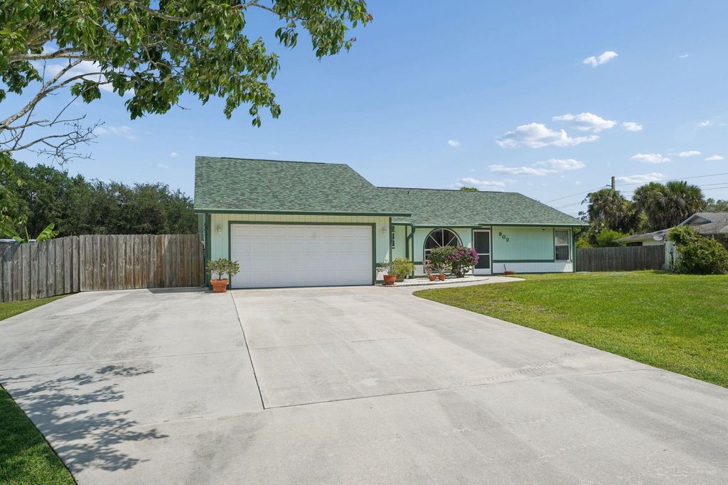 Photo of 902 Egret Avenue, Fort Pierce, FL 34982 (MLS # B26020498)