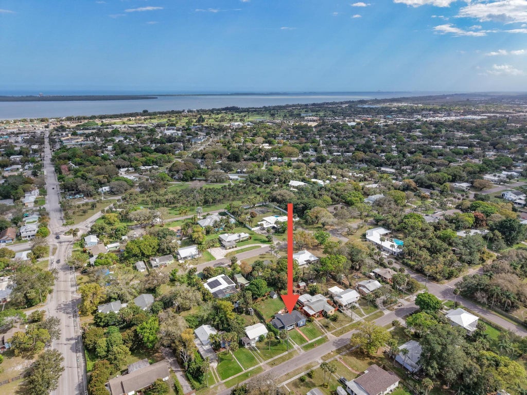 Photo of 806 S 12th Street, Fort Pierce, FL 34950 (MLS # R11065640)