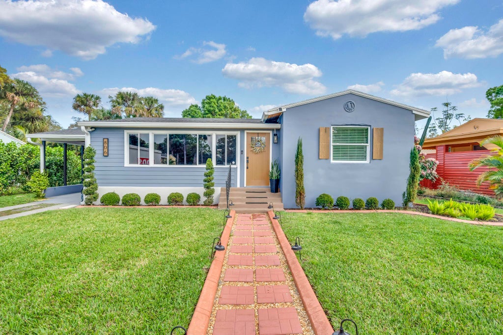 Photo of 806 S 12th Street, Fort Pierce, FL 34950 (MLS # R11065640)