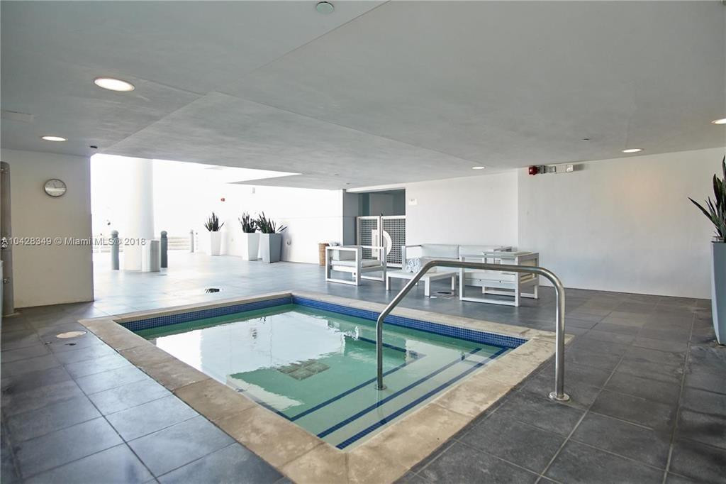 17001 Collins Avenue 805