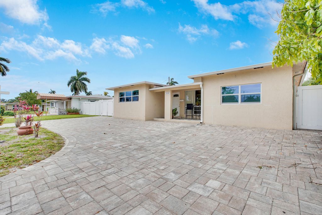 Photo of 104 N 31st Court, Hollywood, FL 33021 (MLS # B26016959)