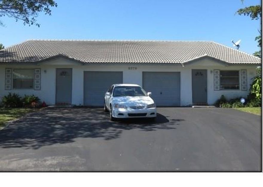 This great duplex is located on a cul-de-sac and offers a huge, private fenced yard with a canal view, 4 bedrooms, 1 car garage, updated kitchen with granite counter. Spacious home with the feel of a single family residence. Freshly painted, spacious interior and much more.