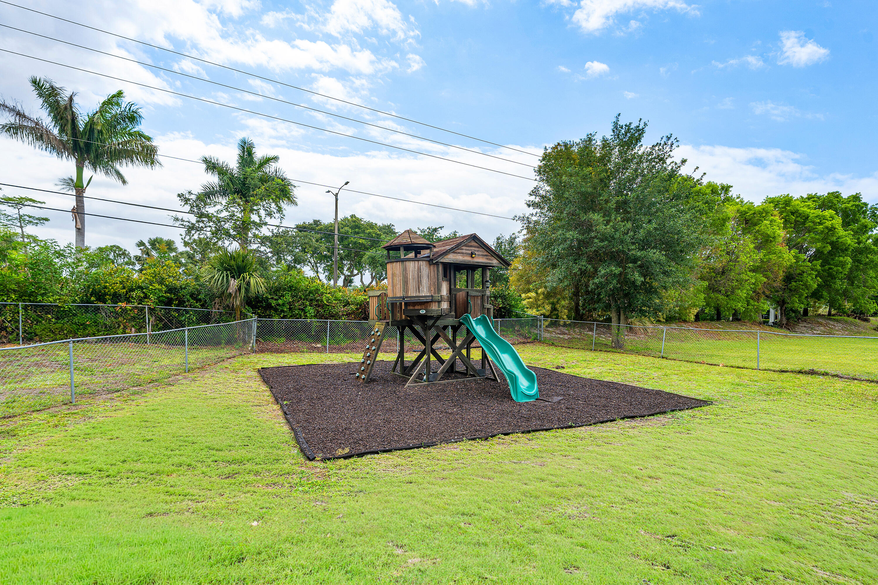 HUNTINGTON WOODS - Residential
