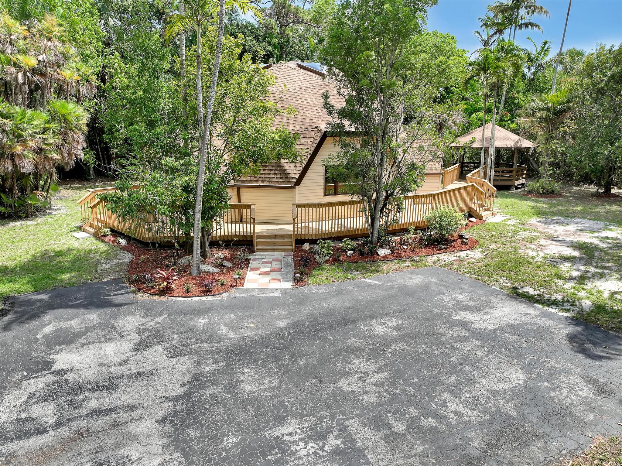 1130 Melinda Lane
