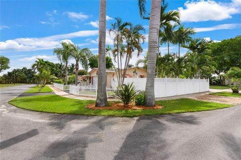 804 NW 8th St Dania Beach FL 33004