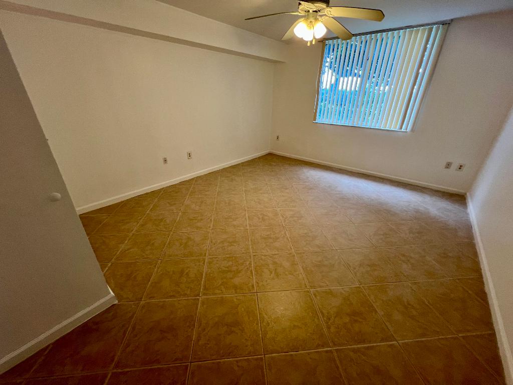 HYPOLUXOS MARINERS CAY CONDO - Residential