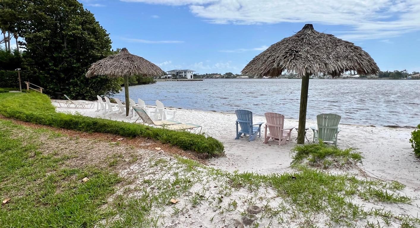 HYPOLUXOS MARINERS CAY CONDO - Residential