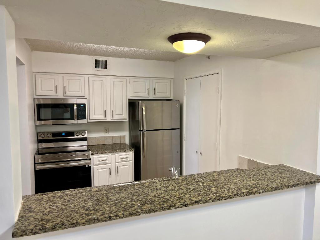 HYPOLUXOS MARINERS CAY CONDO - Residential