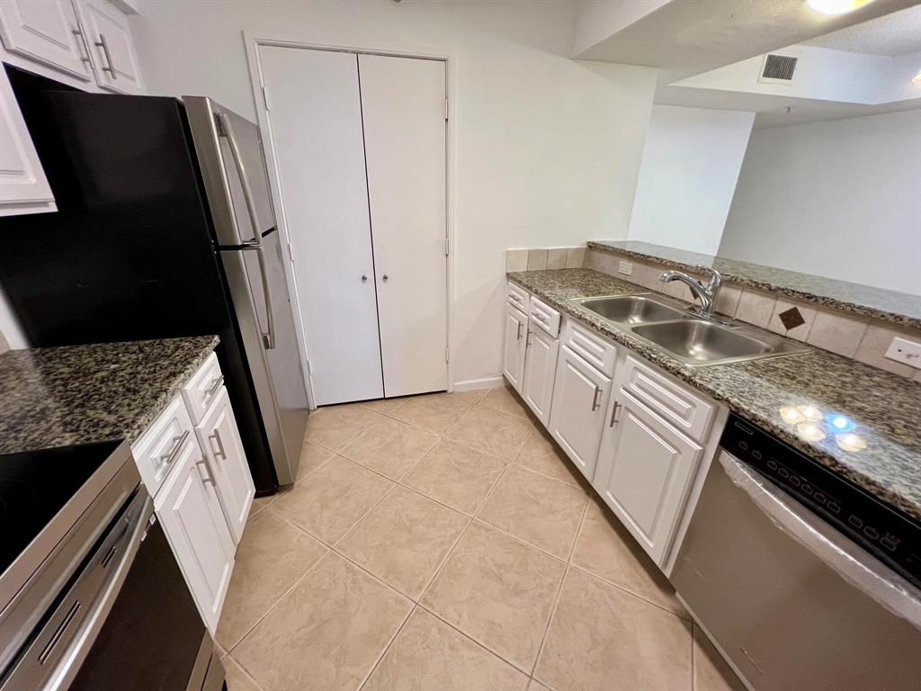 HYPOLUXOS MARINERS CAY CO - Residential