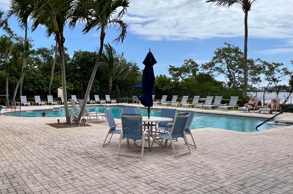 HYPOLUXOS MARINERS CAY CONDO - Residential