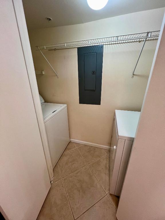 HYPOLUXOS MARINERS CAY CONDO - Residential