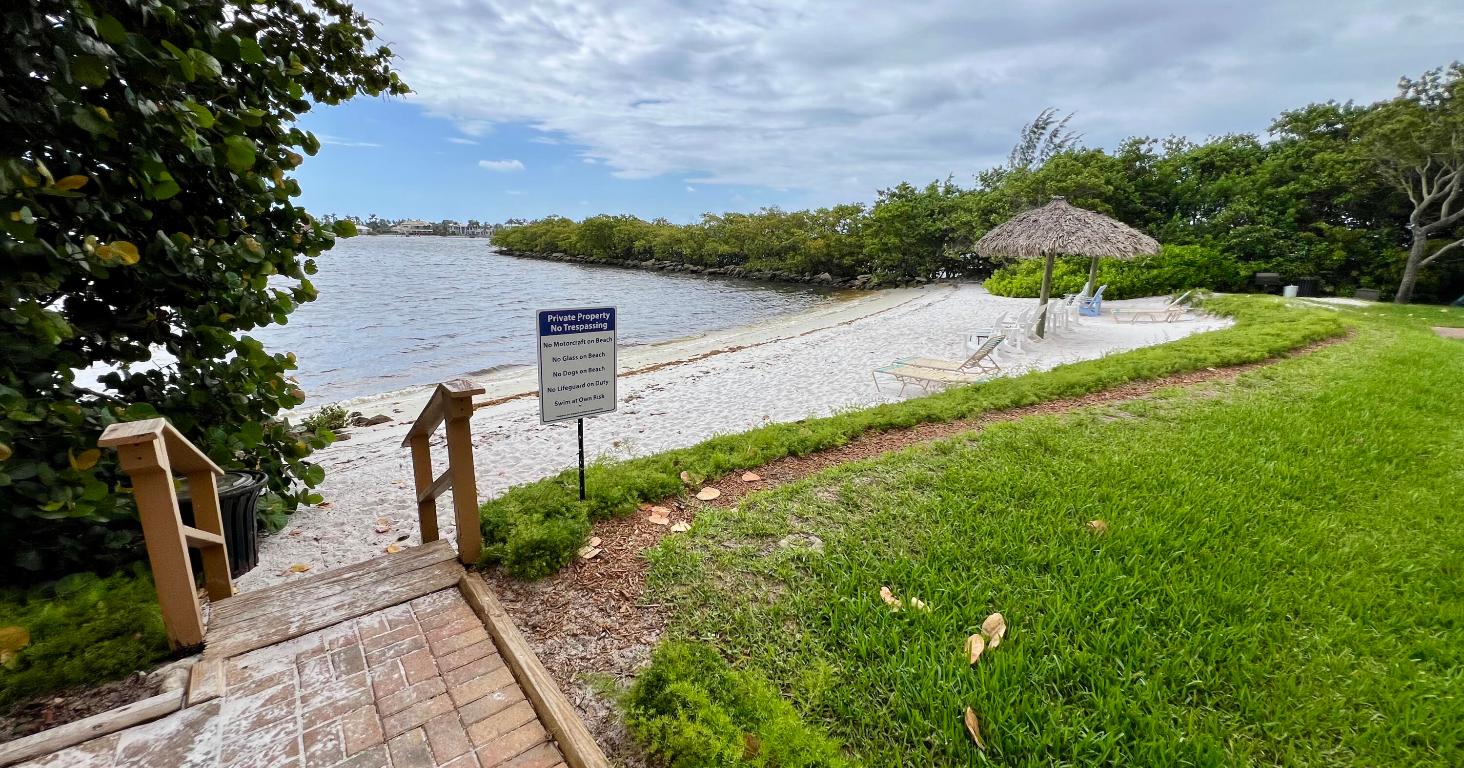 HYPOLUXOS MARINERS CAY CONDO - Residential