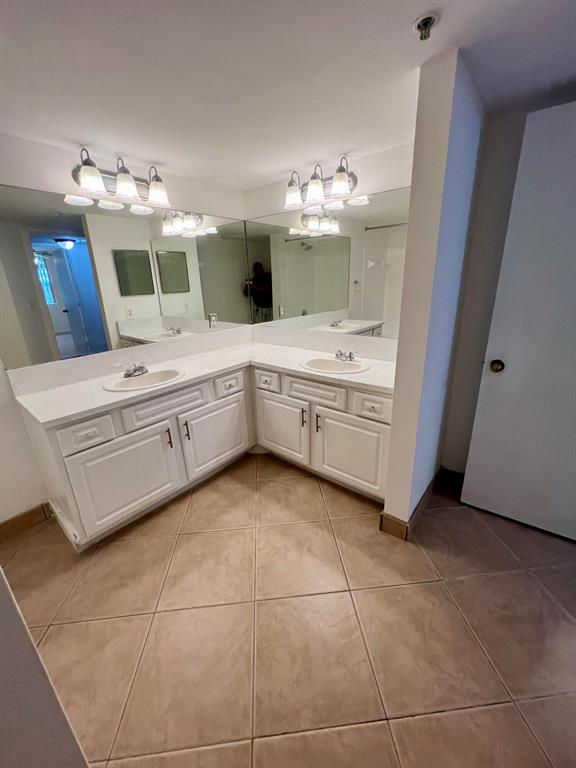 HYPOLUXOS MARINERS CAY CO - Residential