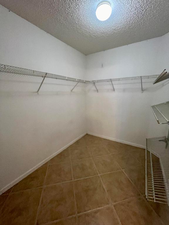 HYPOLUXOS MARINERS CAY CONDO - Residential