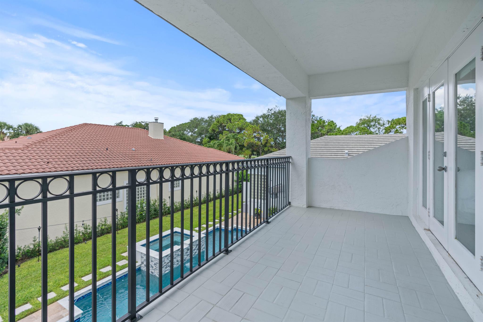 ADMIRALS COVE - Residential