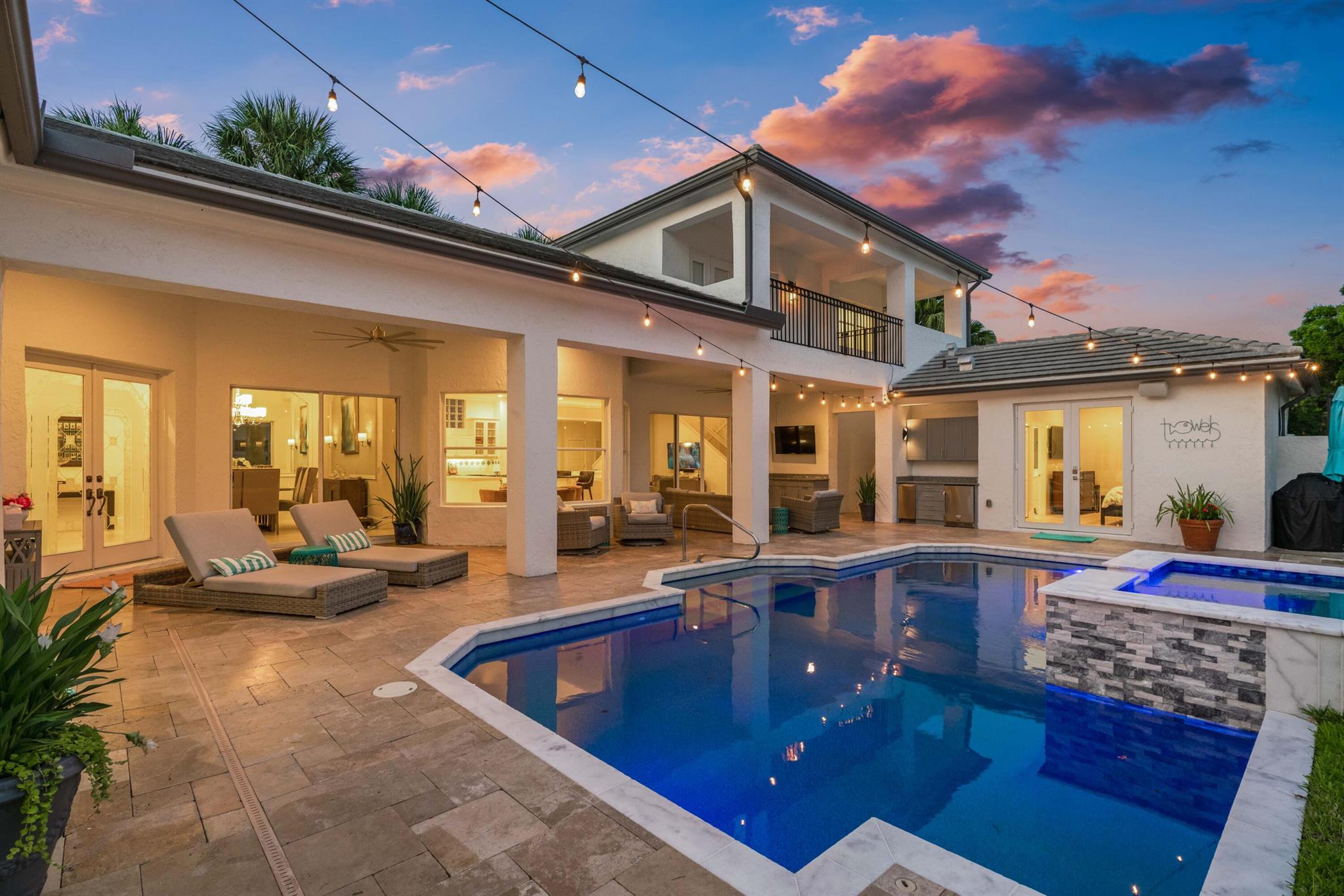 ADMIRALS COVE - Residential