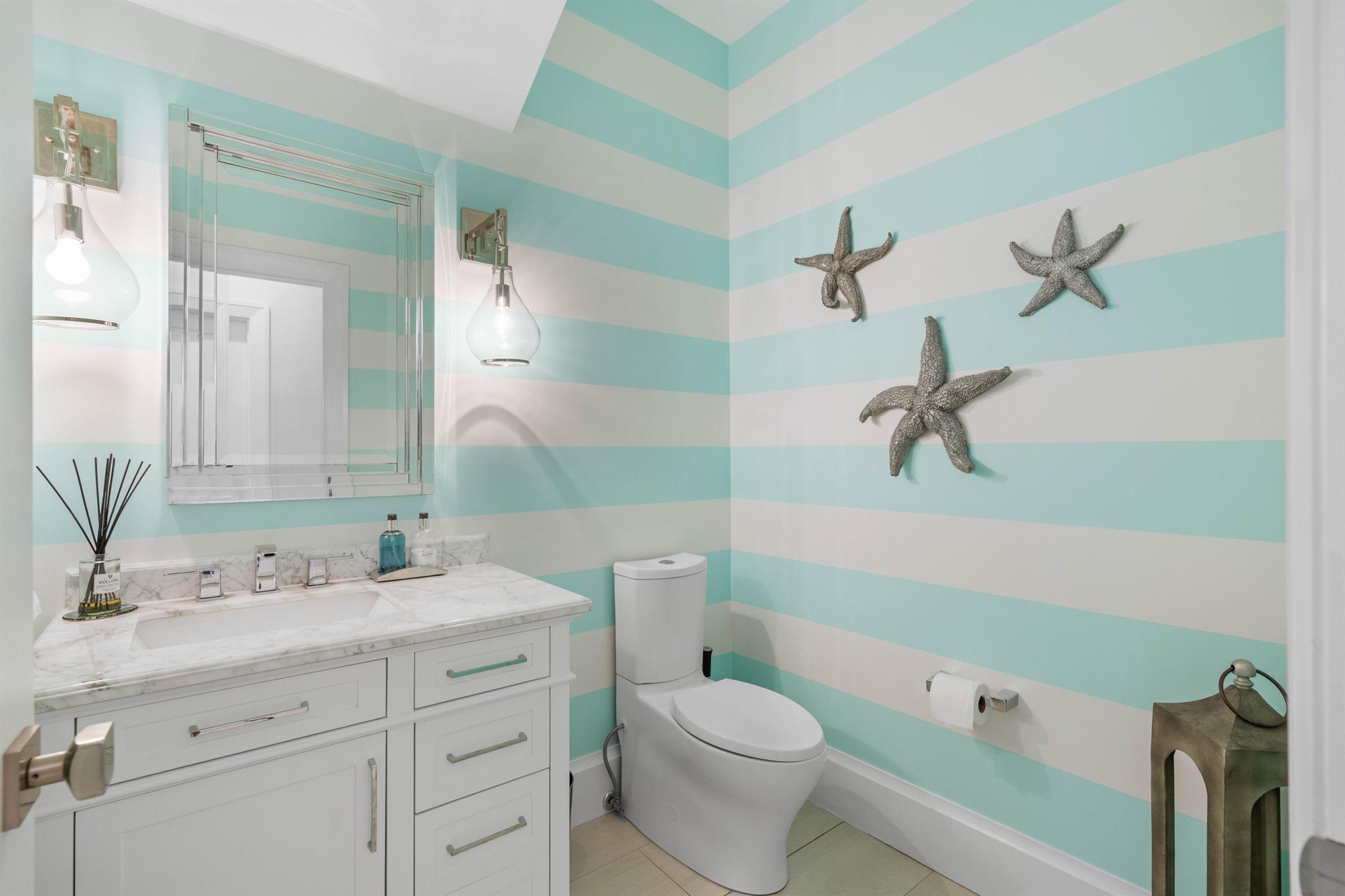 ADMIRALS COVE - Residential