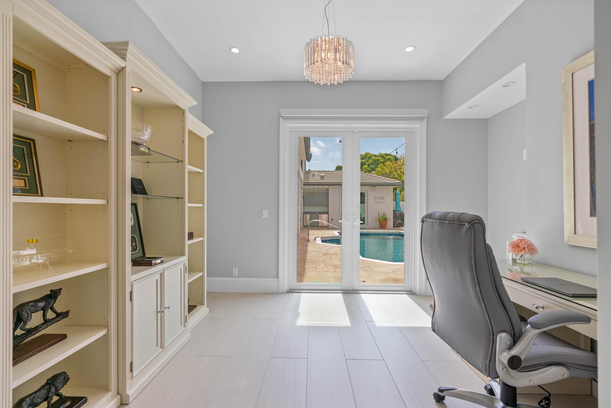 ADMIRALS COVE - Residential