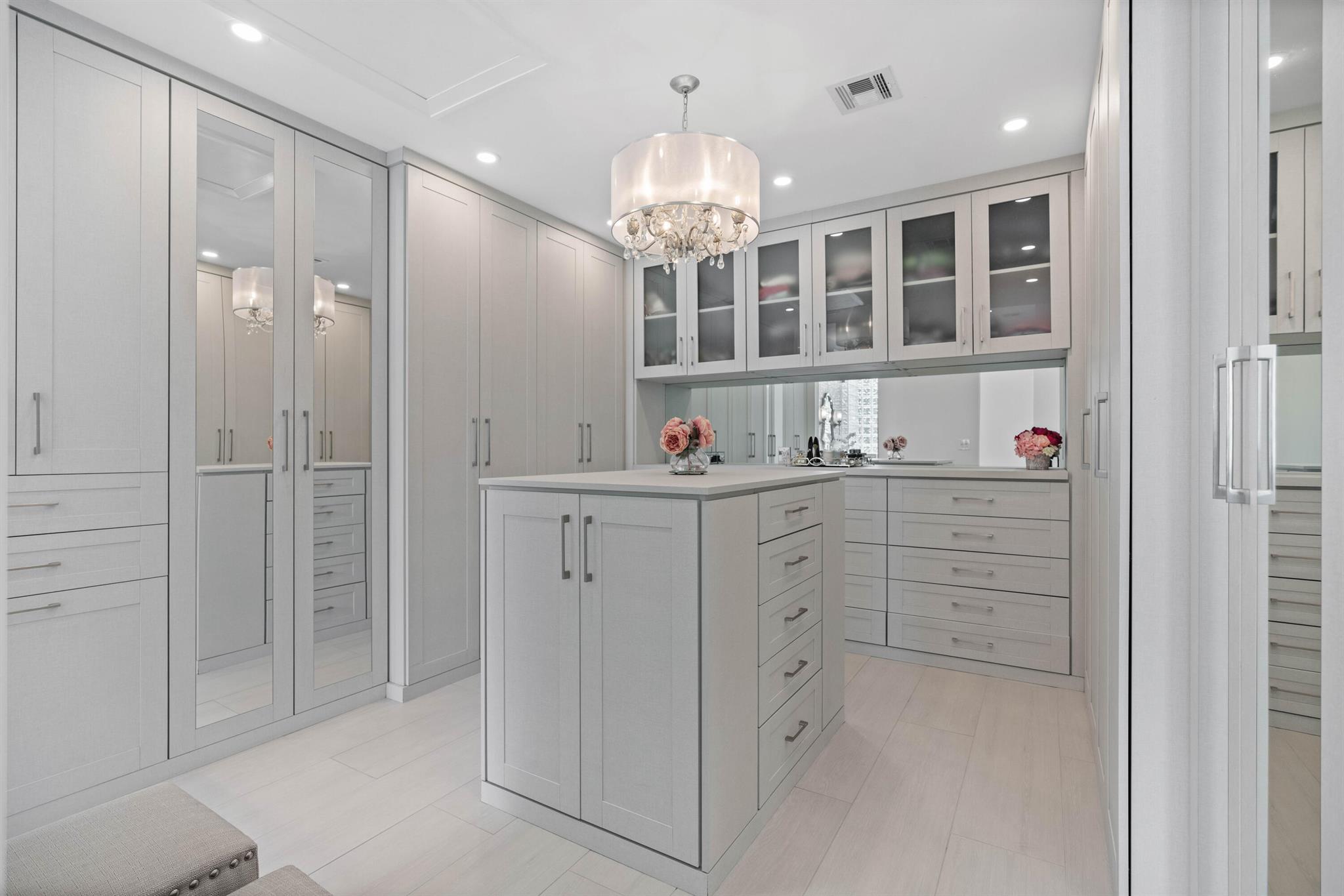 ADMIRALS COVE - Residential