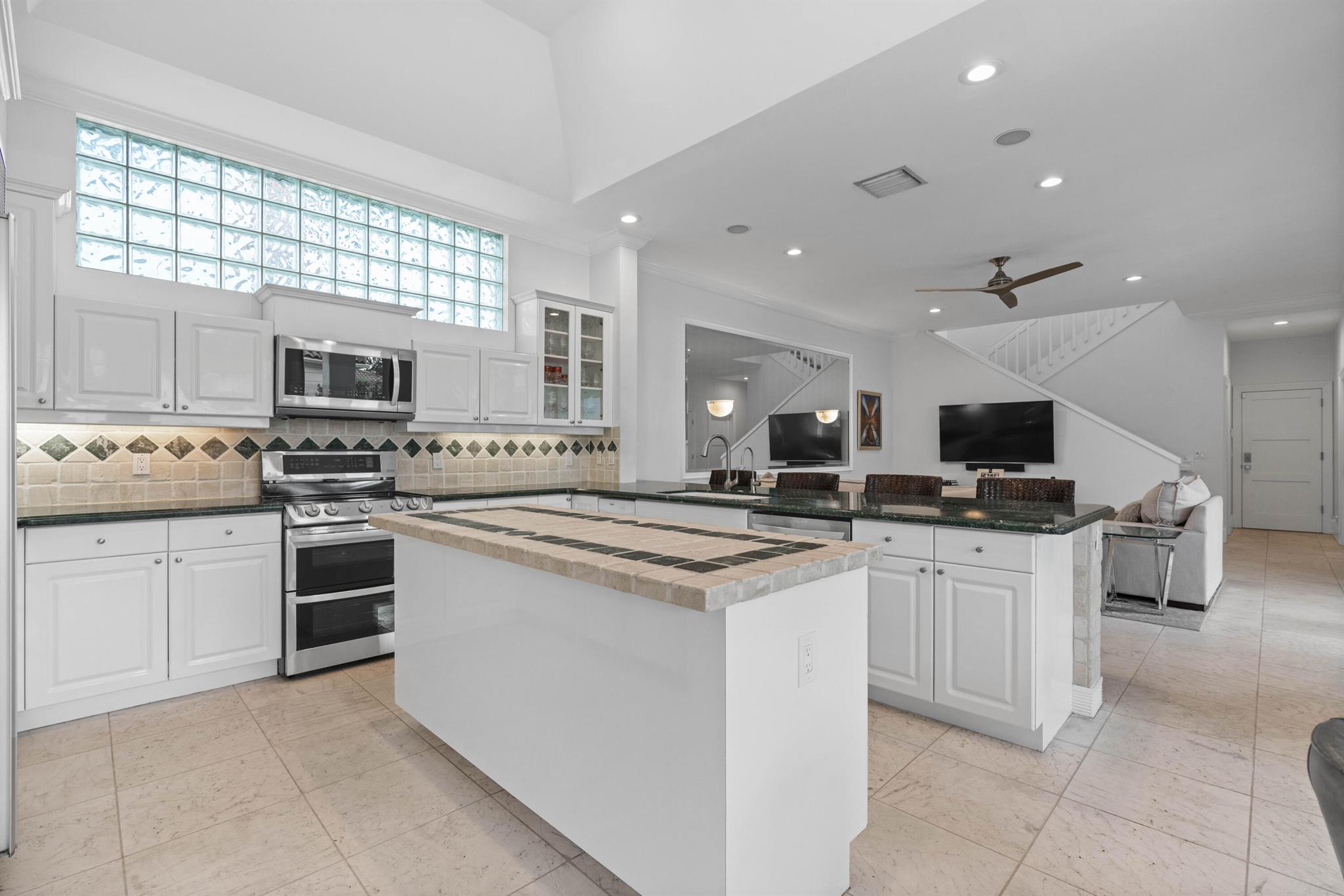 ADMIRALS COVE - Residential