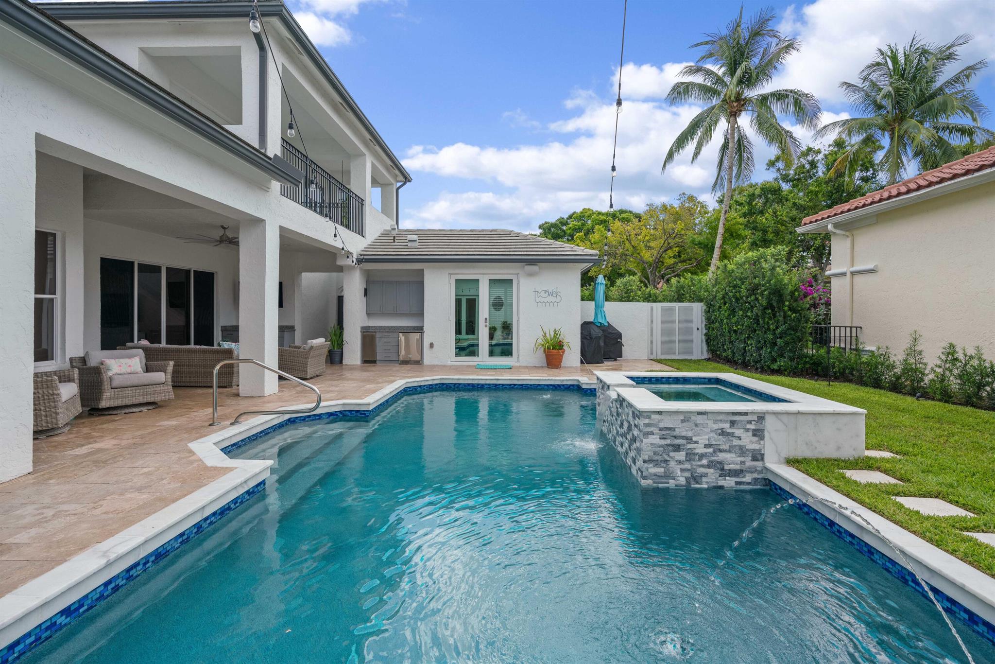 ADMIRALS COVE - Residential