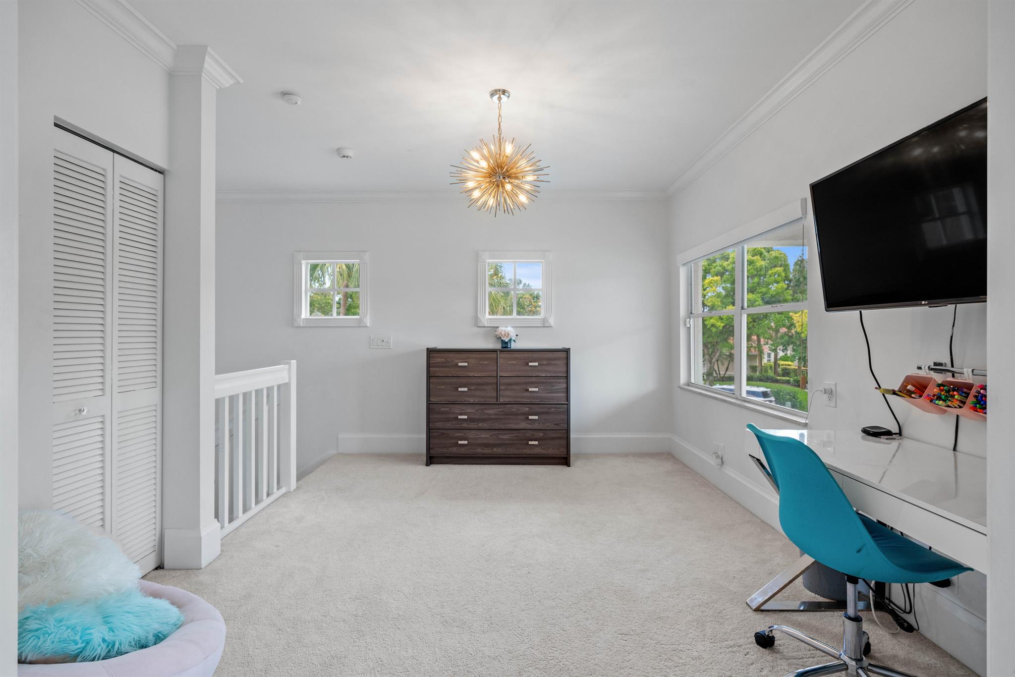 ADMIRALS COVE - Residential