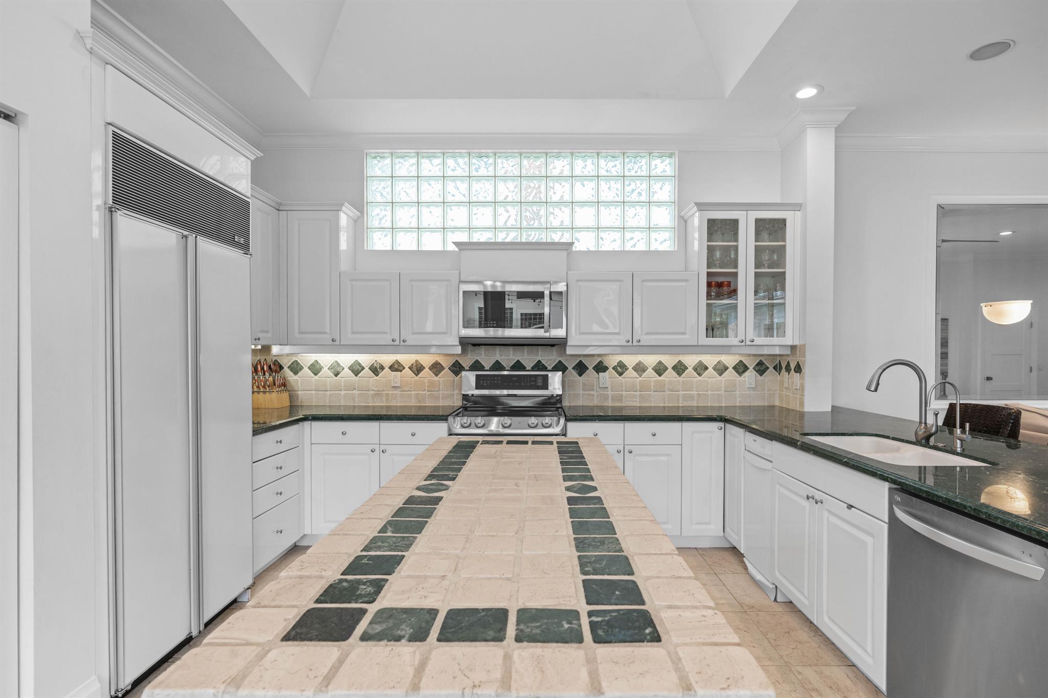 ADMIRALS COVE - Residential