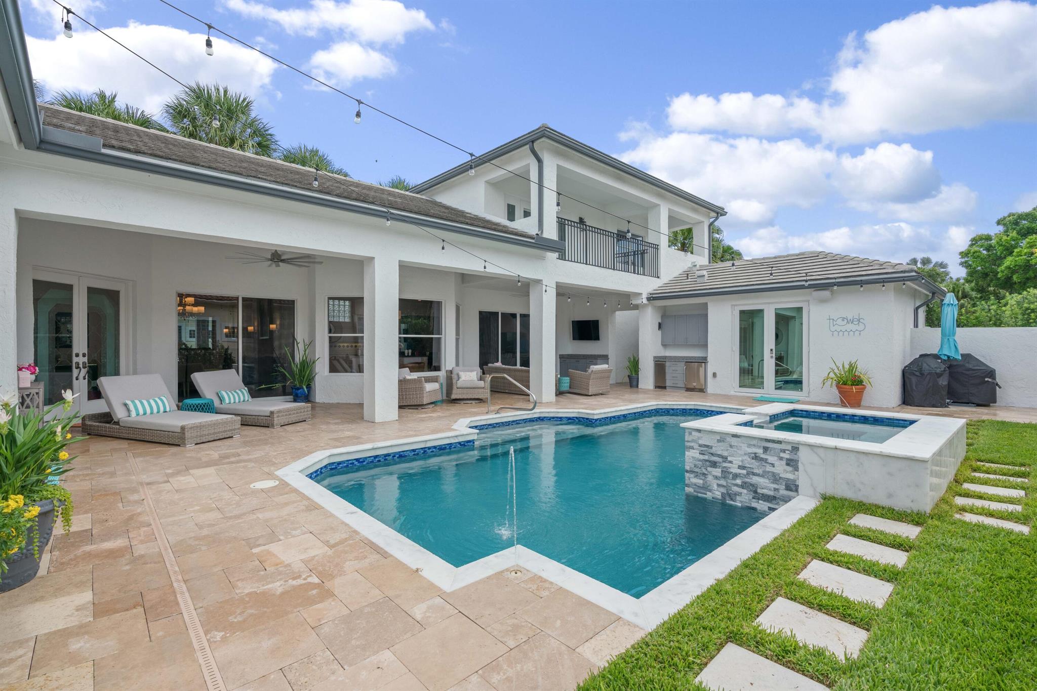 ADMIRALS COVE - Residential