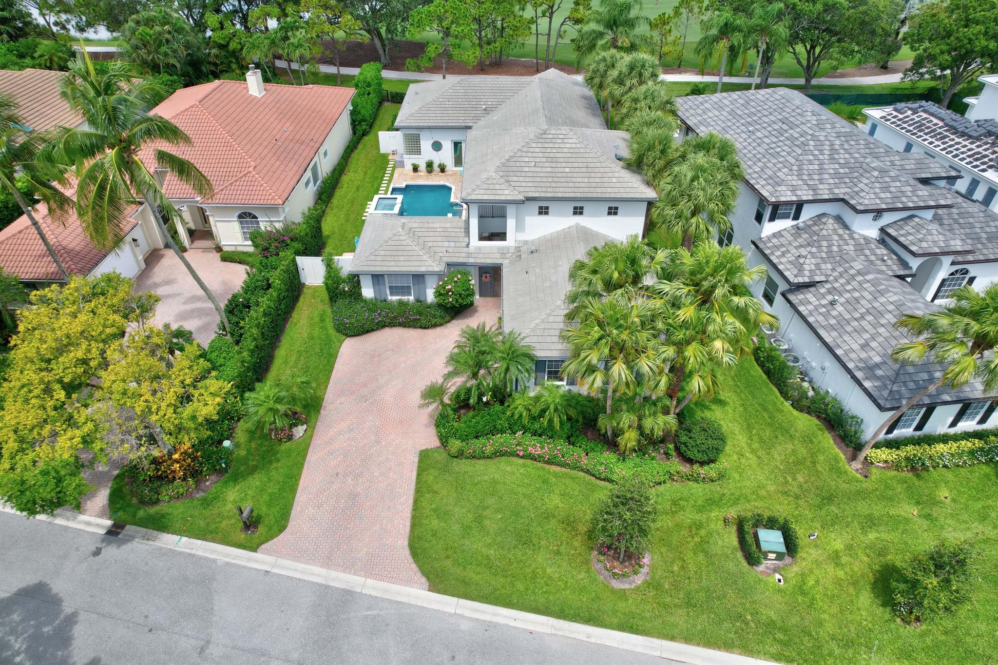 ADMIRALS COVE - Residential