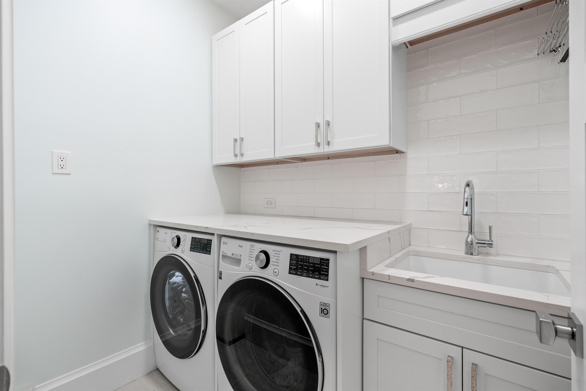 ADMIRALS COVE - Residential