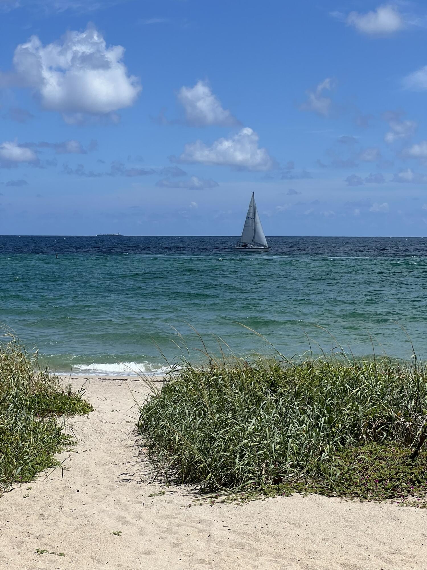 HILLSBORO MILE OCEAN APTS SEC 3 - Residential