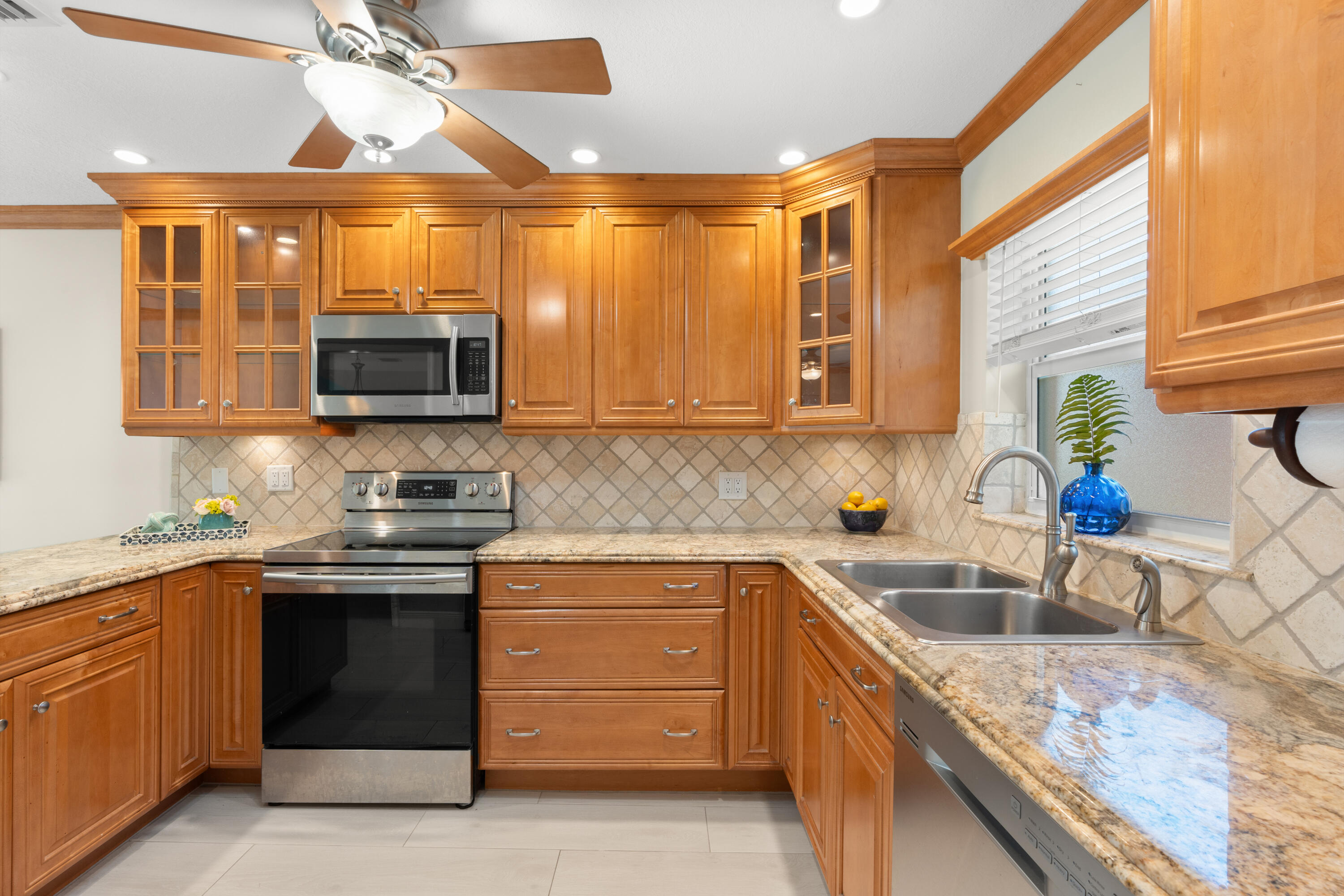 LAKE ESTATES ADD - Residential
