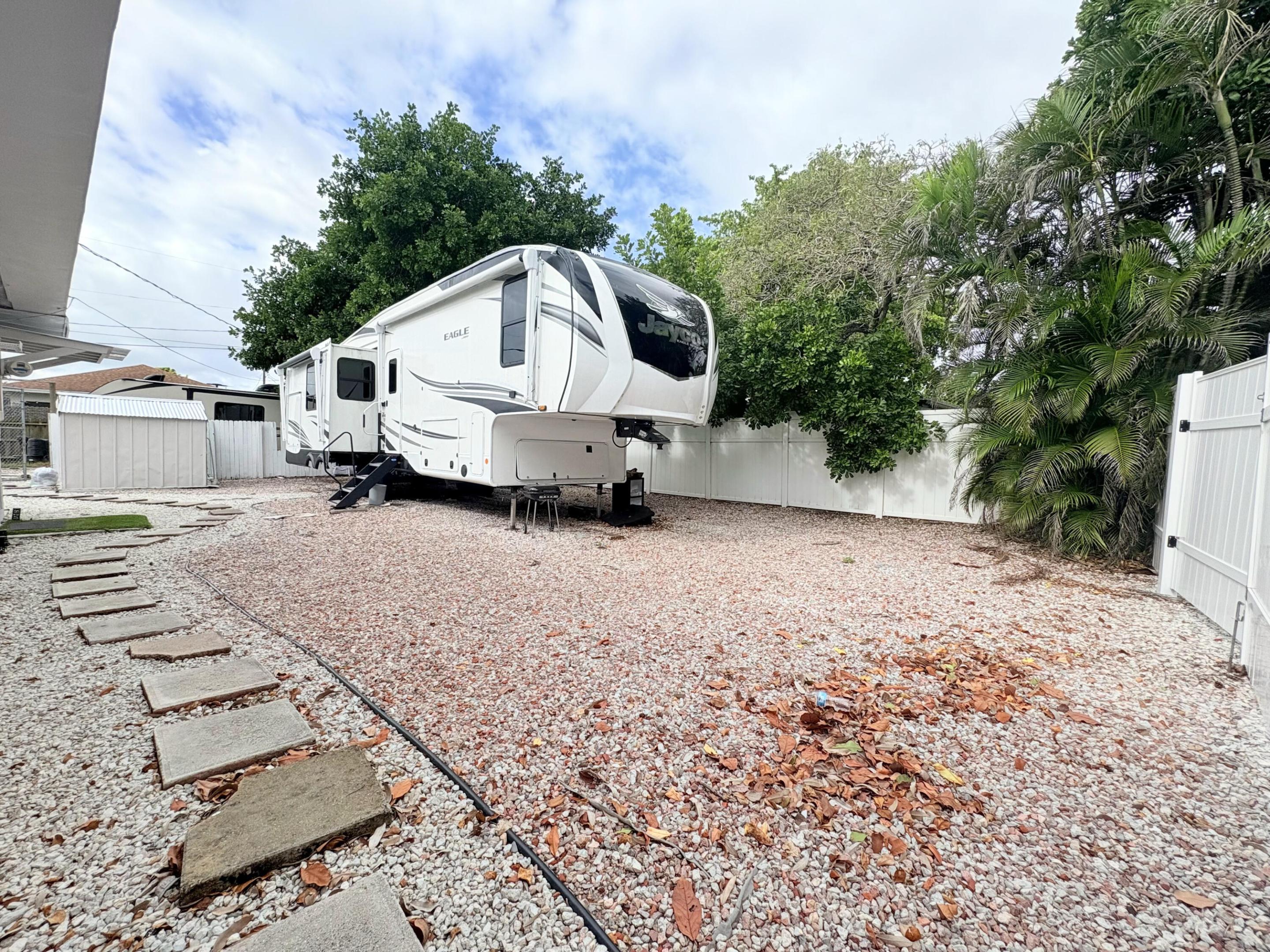 PINE AIR 3 - Residential