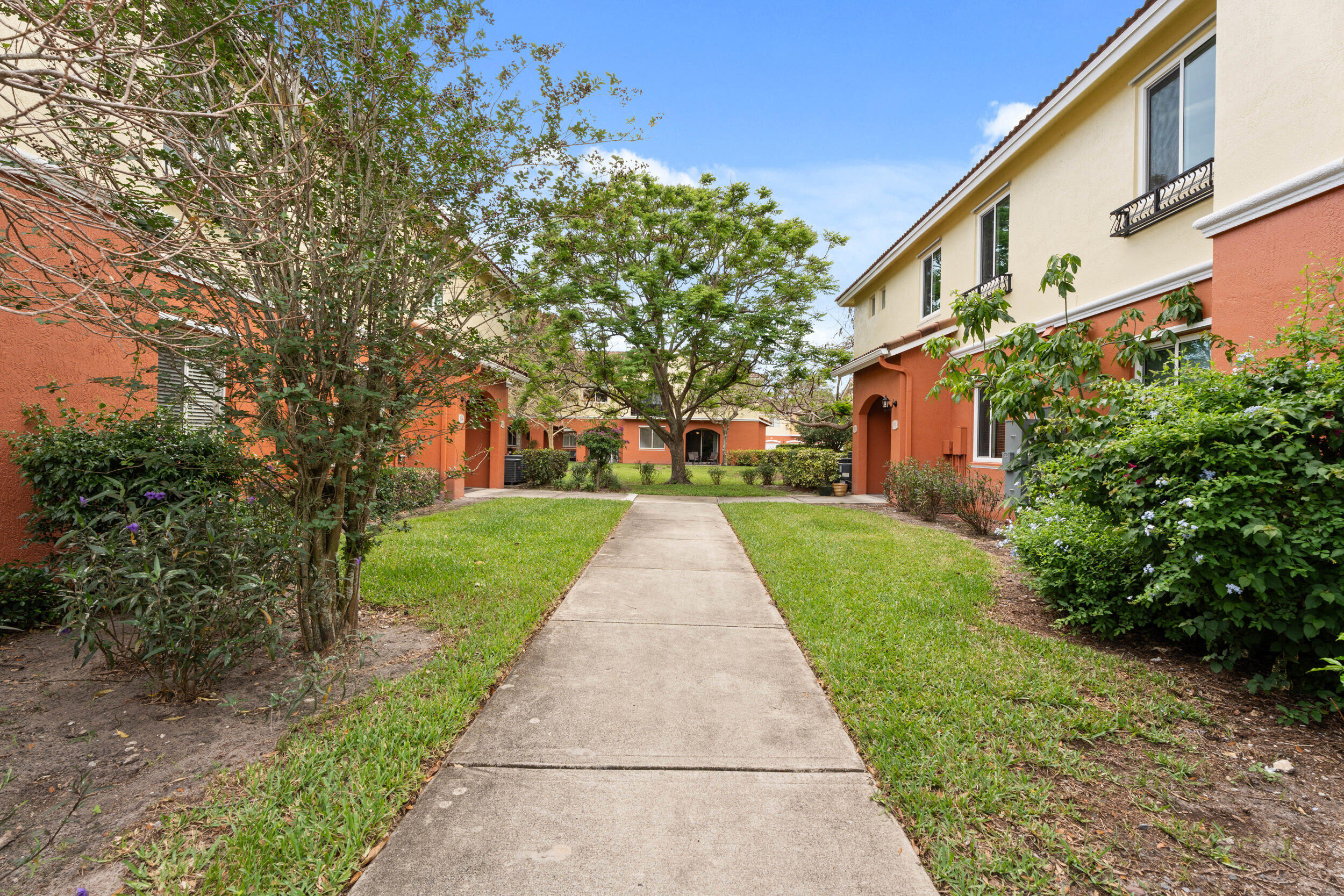 42 SE Sedona Circle 201