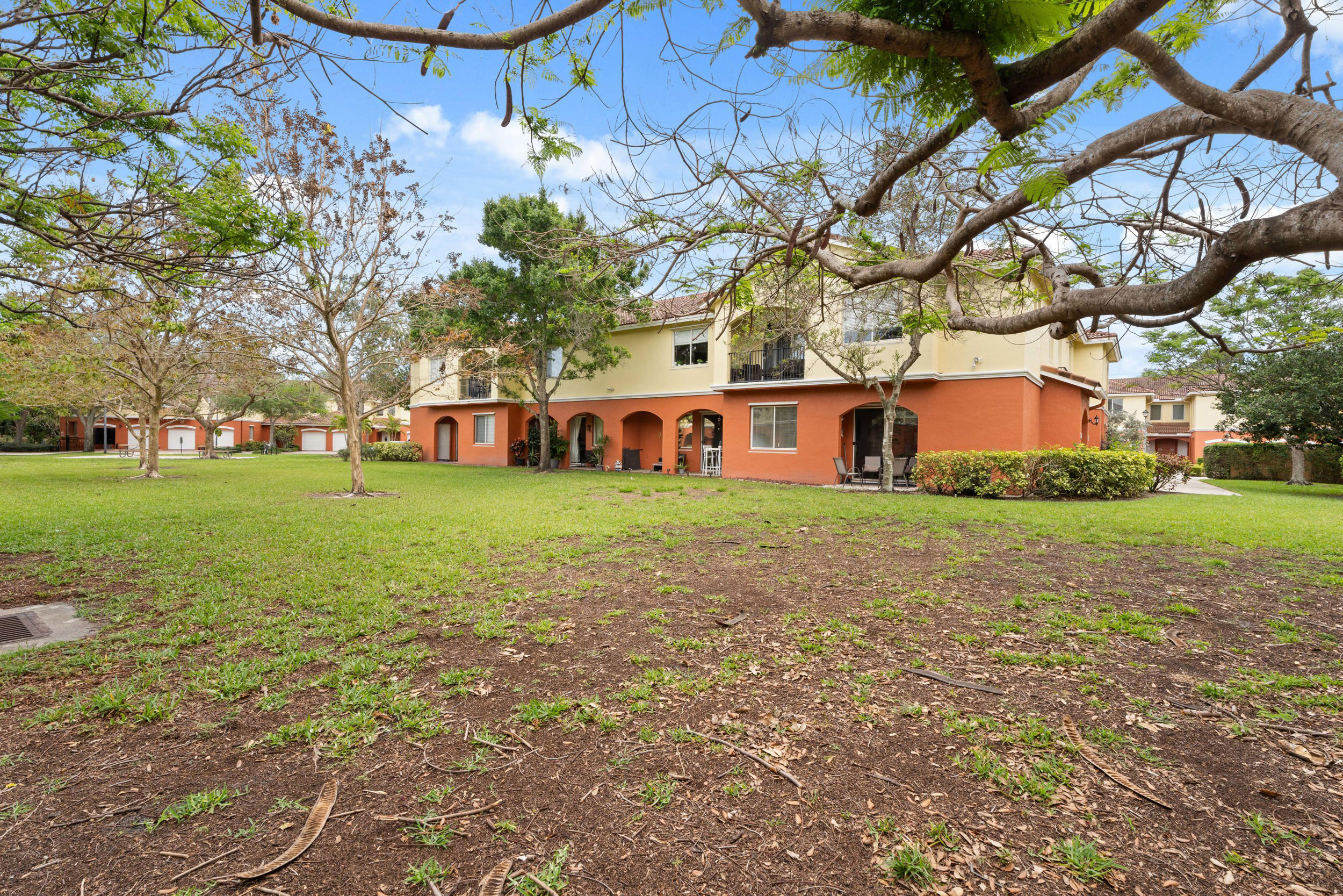 VILABELLA CENTRAL PARK CONDO - Residential