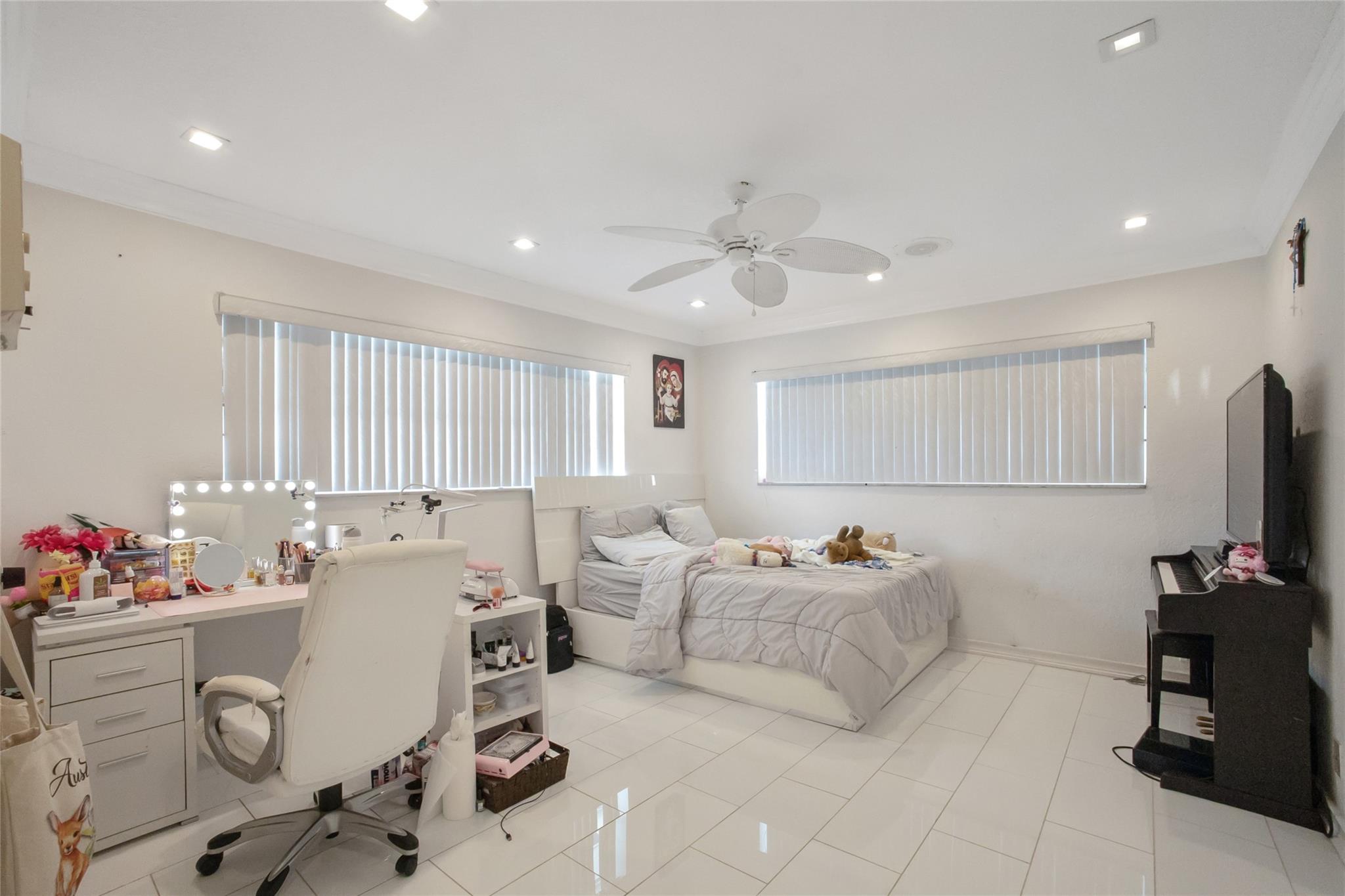 Country Club Isles 42-40 - Residential