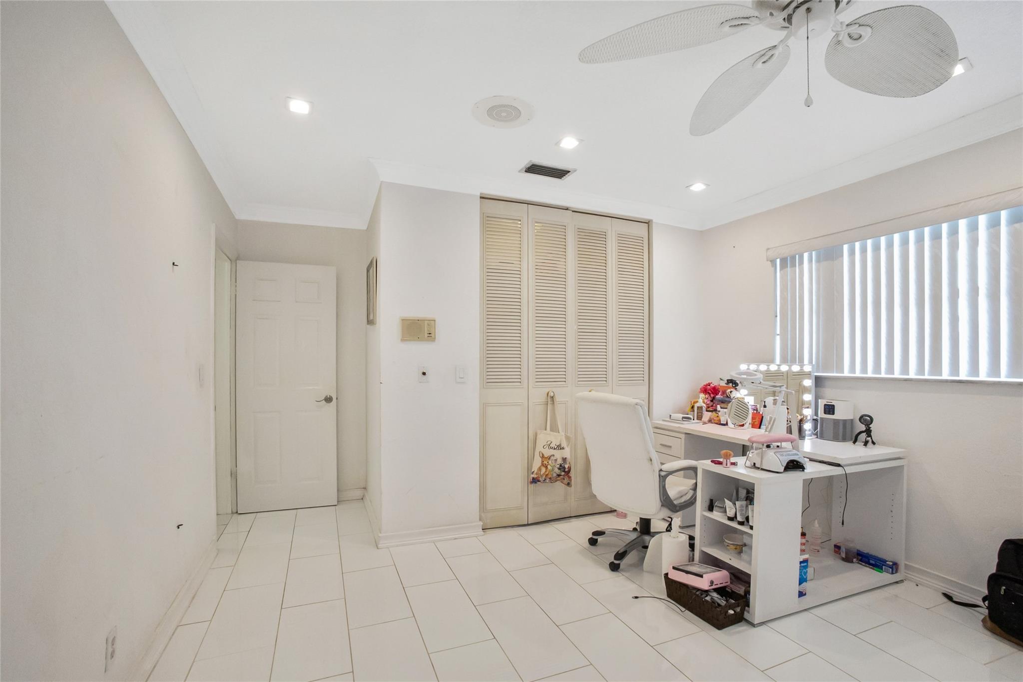 Country Club Isles 42-40 - Residential